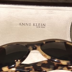 Vintage Anne Klein Sun glasses.  Tortoise shall frames.  Leather case included.